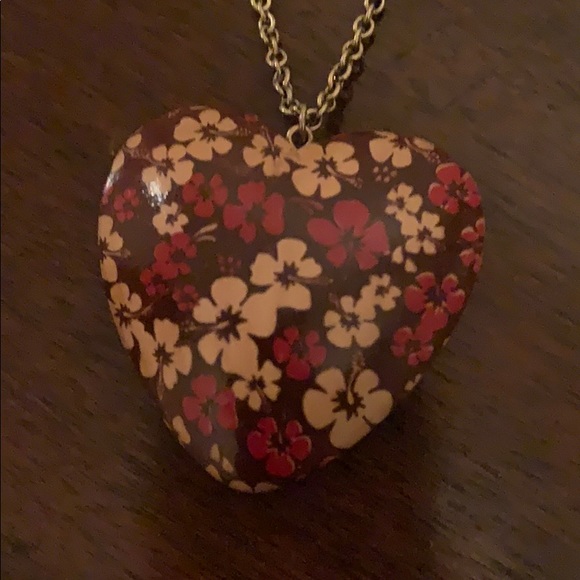 34” Goldlike chain with a floral heart pendant - Picture 2 of 3